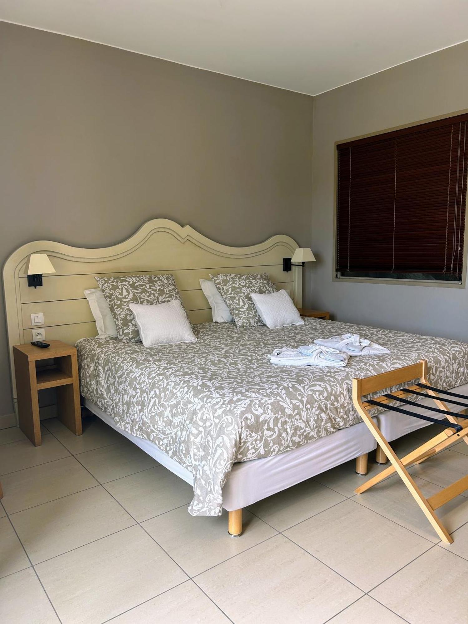 Suite Superieure Domaine Du Golf St Endreol, 1 A 2 Personnes La Motte Buitenkant foto